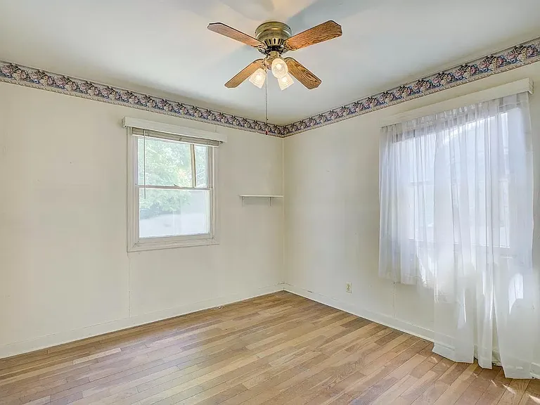 2230 Edgewater Rd — Photo 11