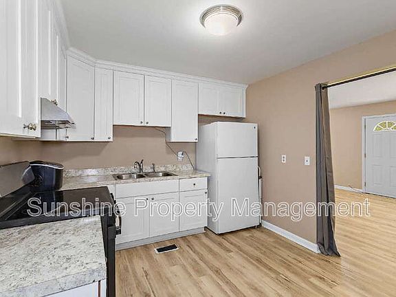 5th image of 901 Duce St