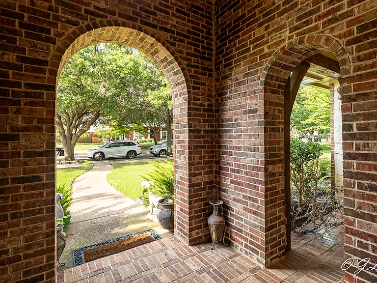1053 Sir Lancelot Cir — Photo 40