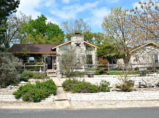 802 Alamo Dr, Kerrville, TX 78028