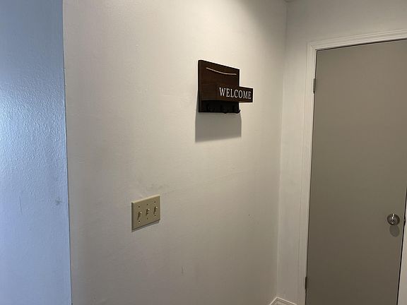 Front entry/closet