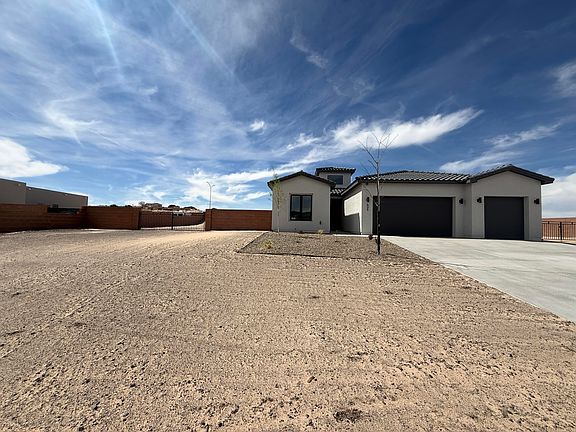 2nd image of 605 Colorado Mountain Rd NE