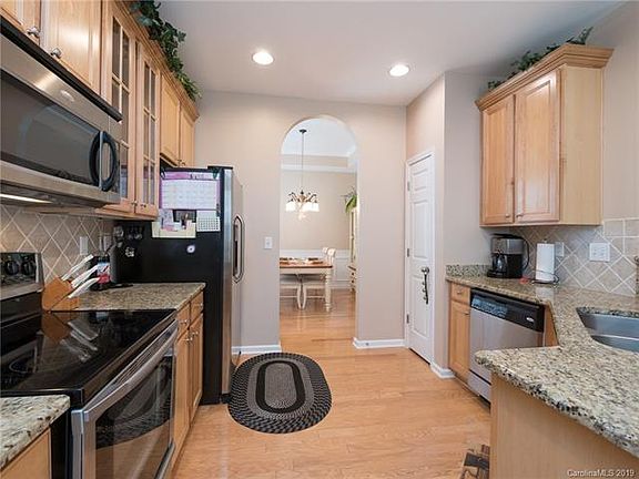 2nd image of 6109 Vinecrest Dr