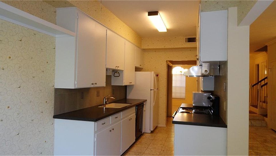 1st image of 4549 Acacia St
