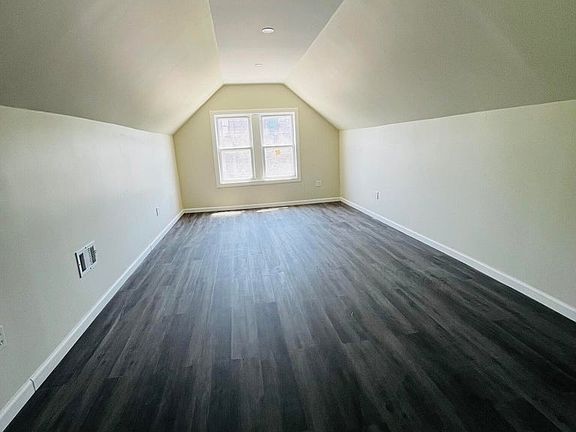 5th image of 422 N Main St APT 2