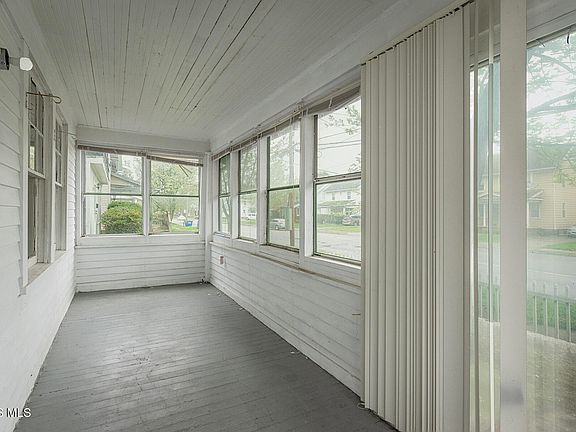 3rd image of 4211 Jackman Rd
