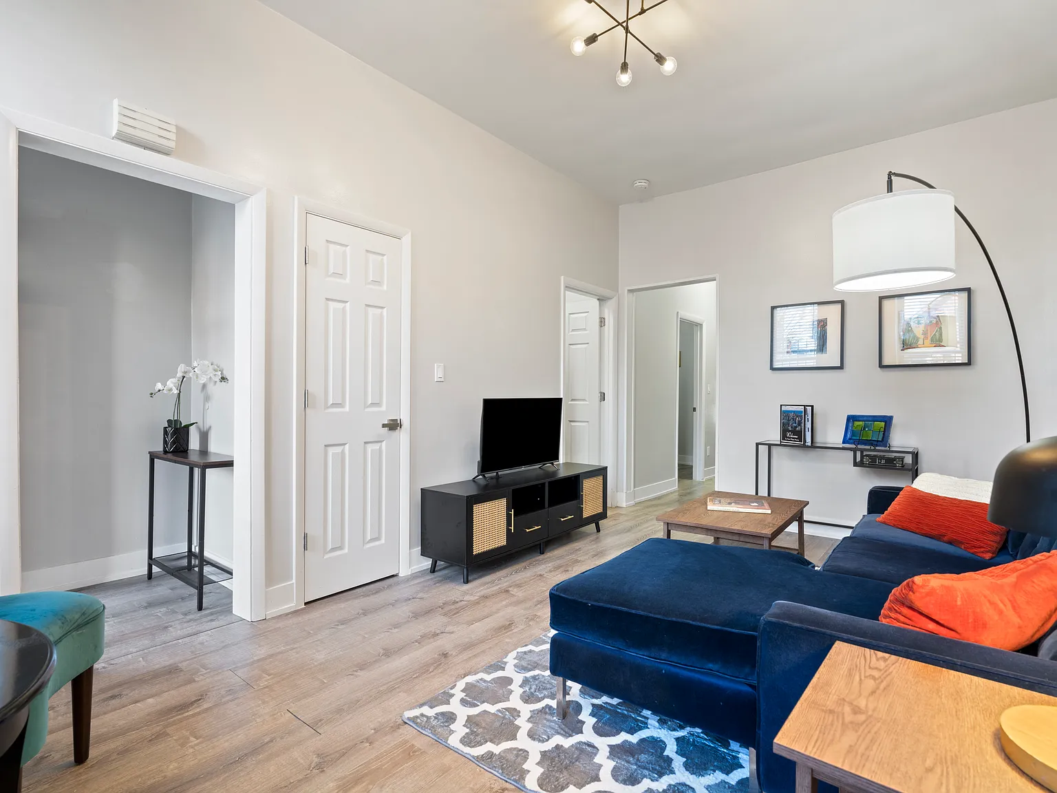 2 bed, 1050 sqft, $2,000 — Photo 2