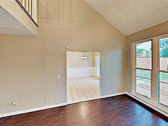 5th image of 315 Pemberton Pl