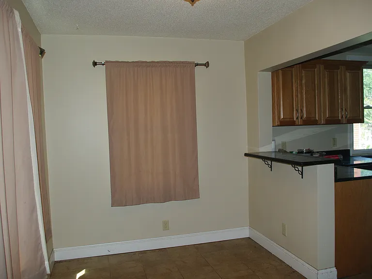 1677 Sherburne Ave — Photo 3