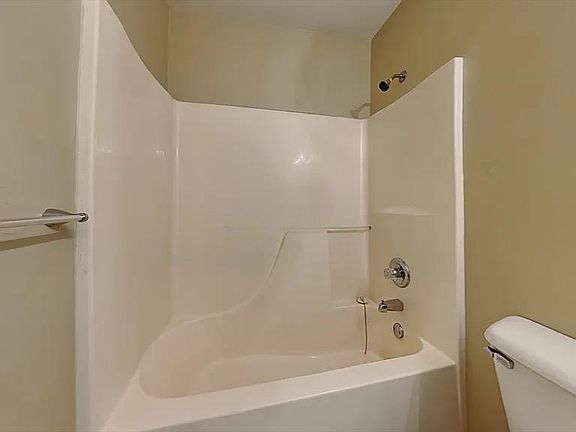 3rd image of 8510 Woodcreek Dr