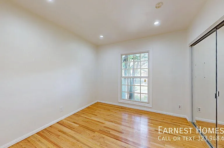 19022 Sylvan St — Photo 12