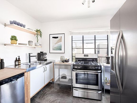 3rd image of 826 N Detroit St #9cbddc4d3