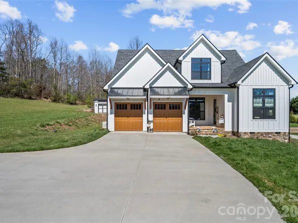 122 Wintercress Dr, Mills River, NC 28759
