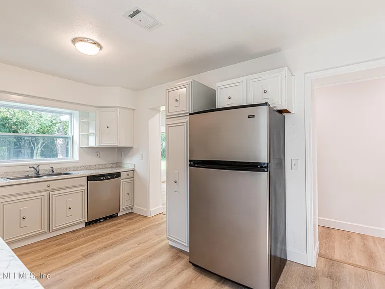 1404 Jean Ct — Photo 13