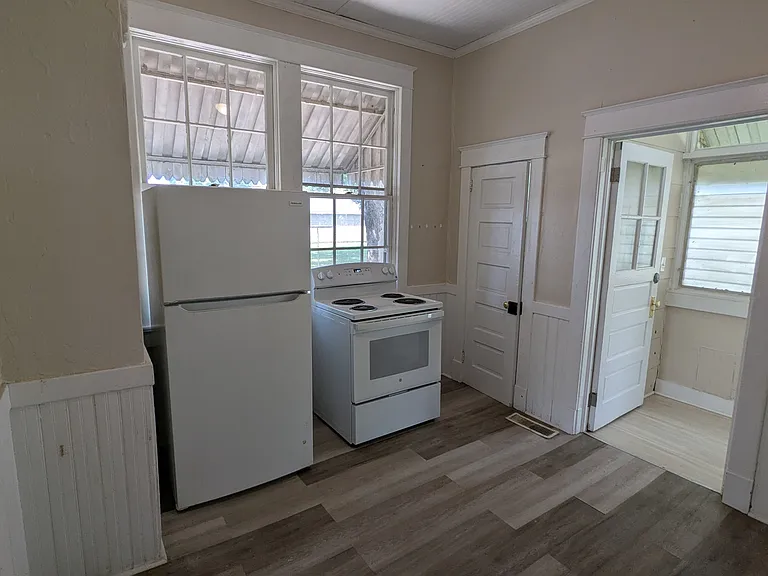 220 E 3rd St — Photo 8