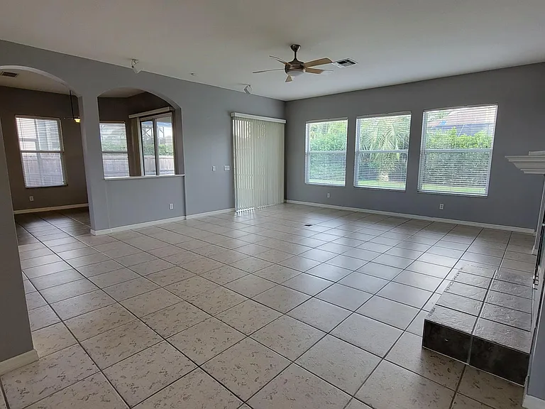 9841 Montclair Cir — Photo 3