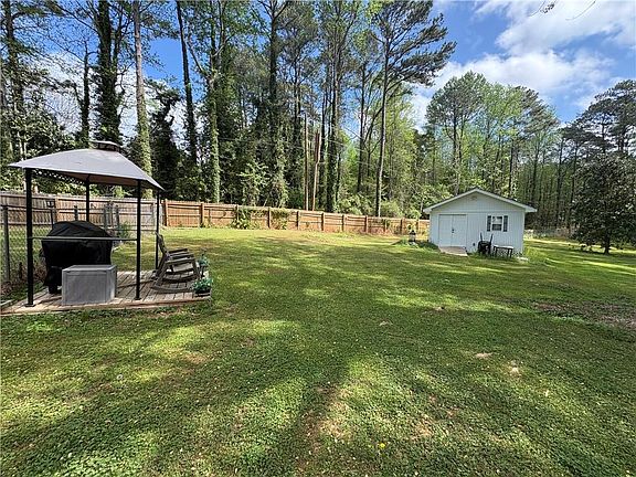 4th image of 768 Swan Lake Rd