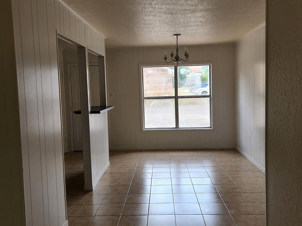 1st image of 501 E Reagan St