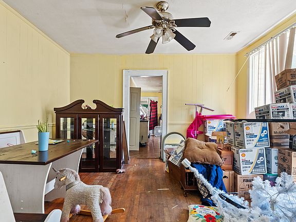 5th image of 129 W Ellawood Ave