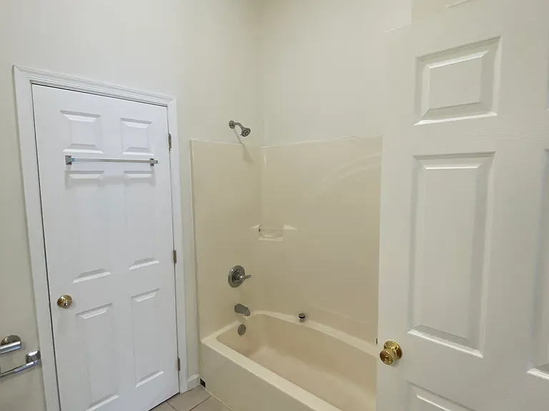 136 S 3rd St #D — Photo 15