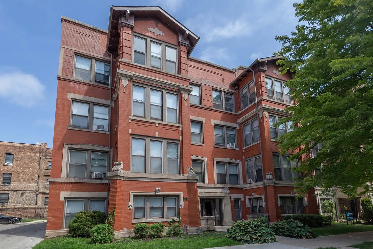 918 E. Hyde Park Boulevard — Photo 2