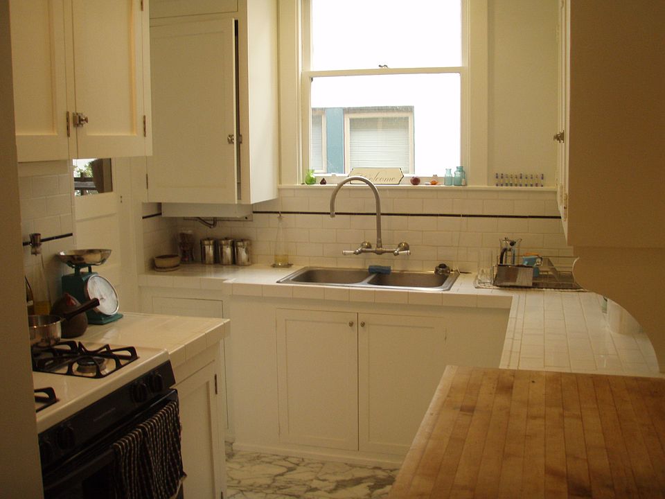2nd image of 1557 Arch St