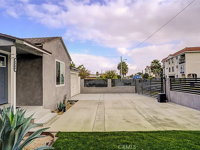 4909 W 117th St — Photo 44