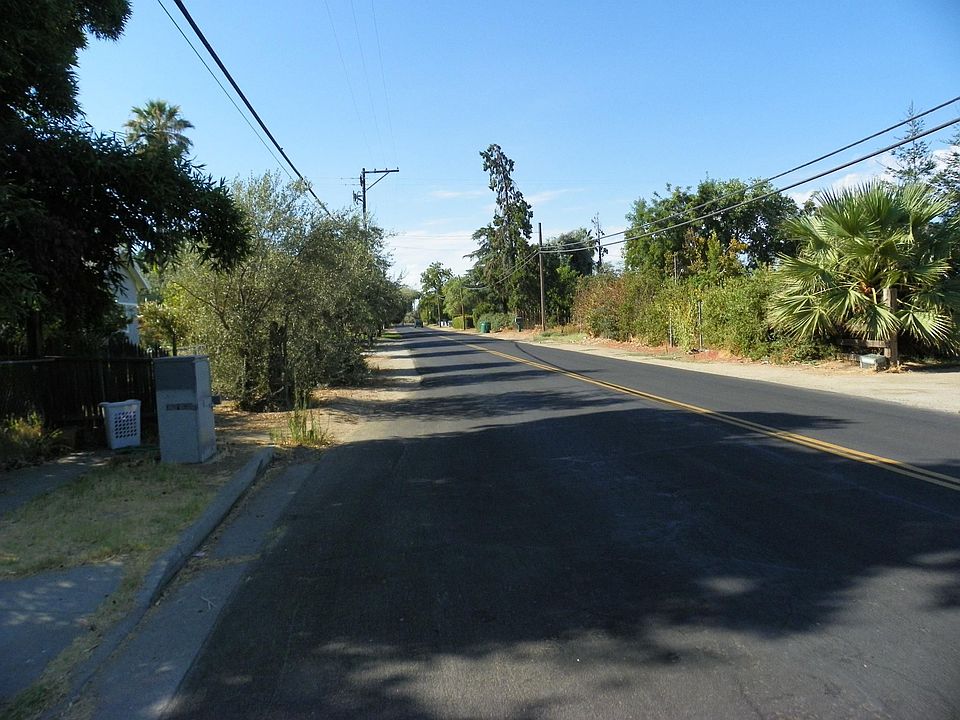 2nd image of 193 S Minnewawa Ave