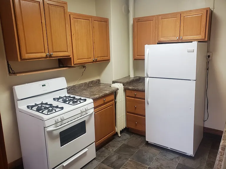 731 E 1st St #4 — Photo 8