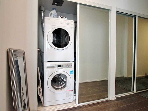 3rd image of 68 Shuter St #910