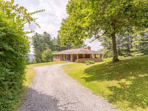 696 Woods Gap Rd SE, Floyd, VA 24091