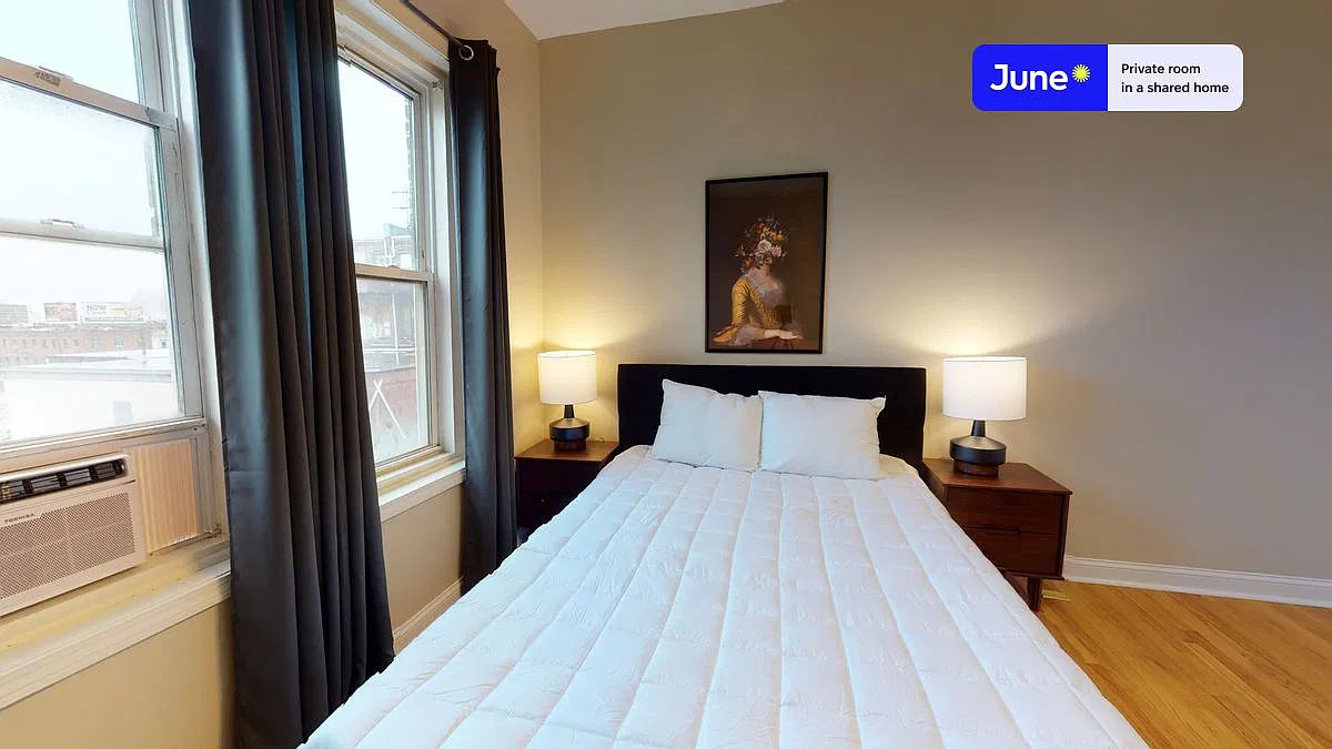 Queen bedroom in 4 bed/1 bath home in Allston #442 D — Photo 2