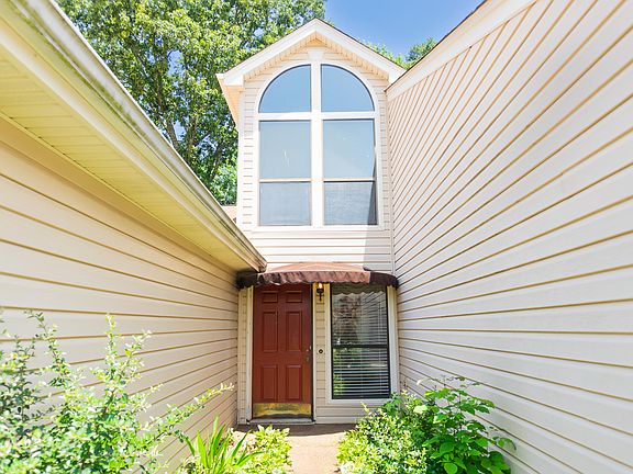 3rd image of 1239 Greenbrook Ln