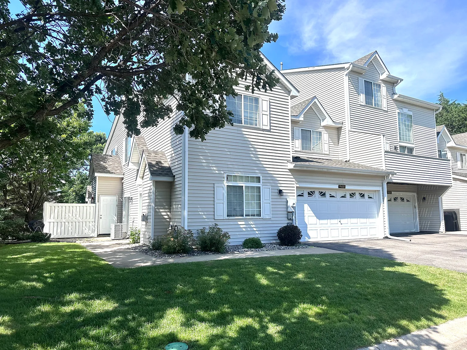 3 bed, 1.5 bath, 1600 sqft, $2,200 — Photo 3
