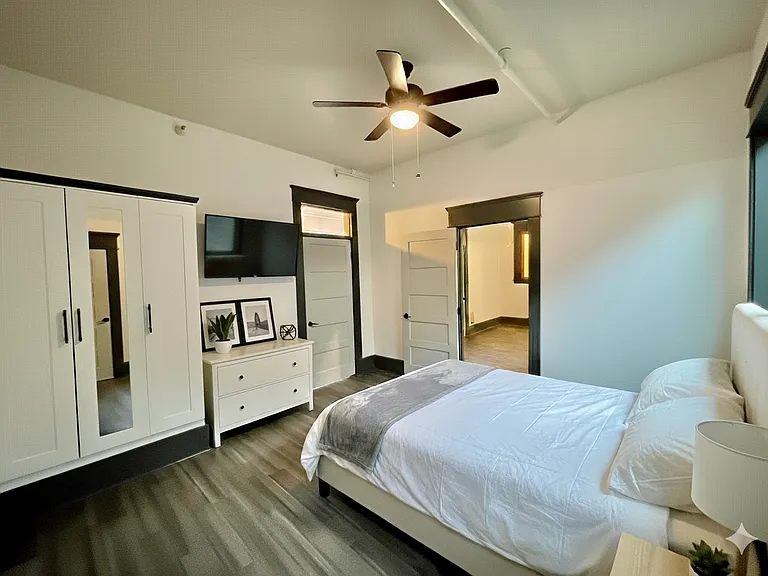 8212 N Denver Ave #6 — Photo 3