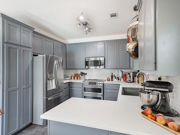 4th image of 118 E Dawn Dr
