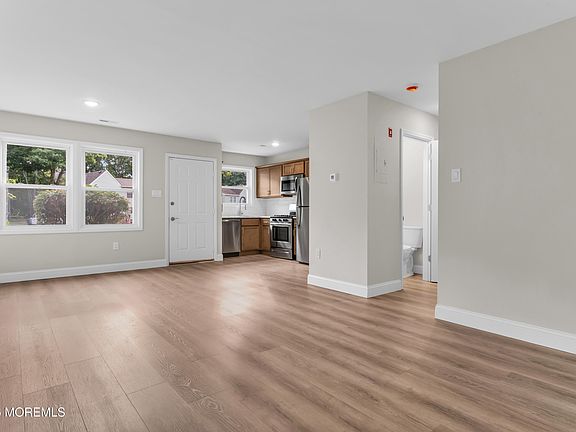 3rd image of 107 Tavistock Dr