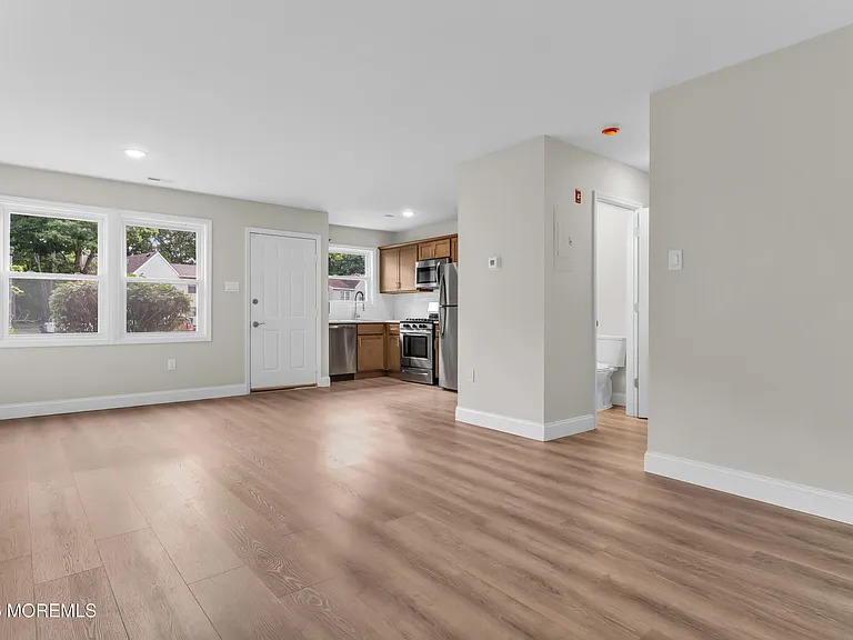 107 Tavistock Dr — Photo 3
