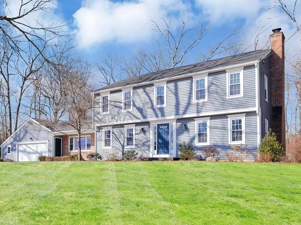 19 Eastwood Dr, Wilbraham, MA 01095