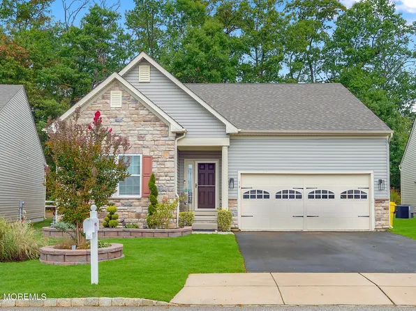 14 La Quinta Lane, Lakewood, NJ 08701