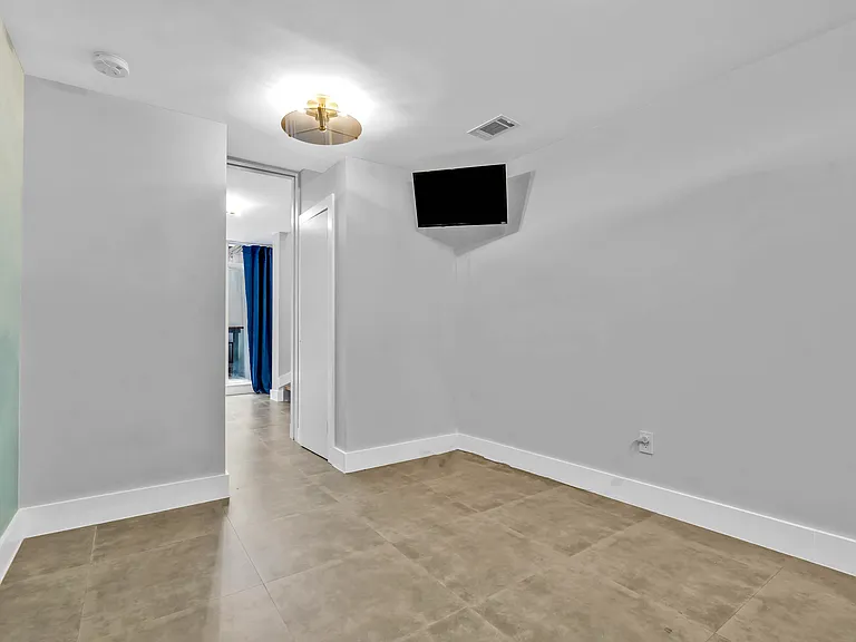 351 S 3rd St #1C — Photo 18