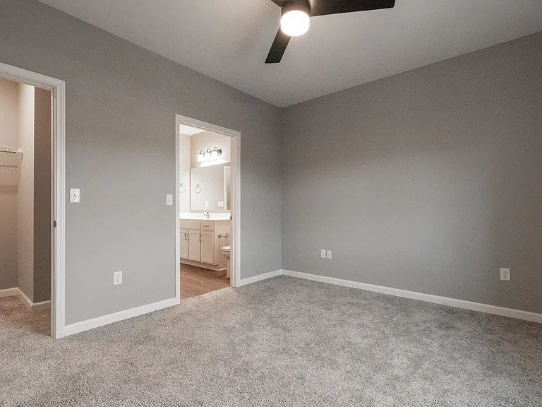 1601 E Main St — Photo 25