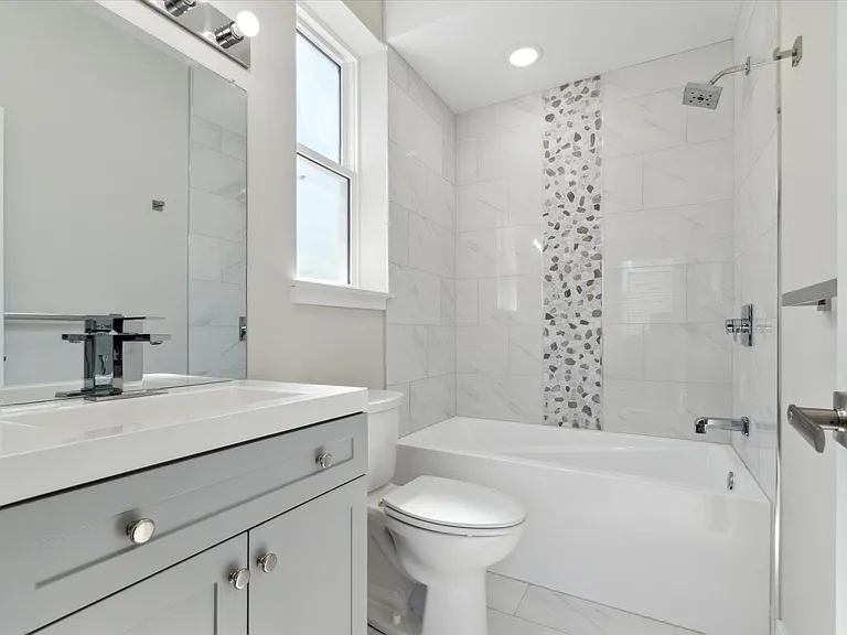 723-27 N 35th St #202 — Photo 3
