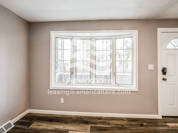 1512956_002_wm_-_living_room_13457755.jpg