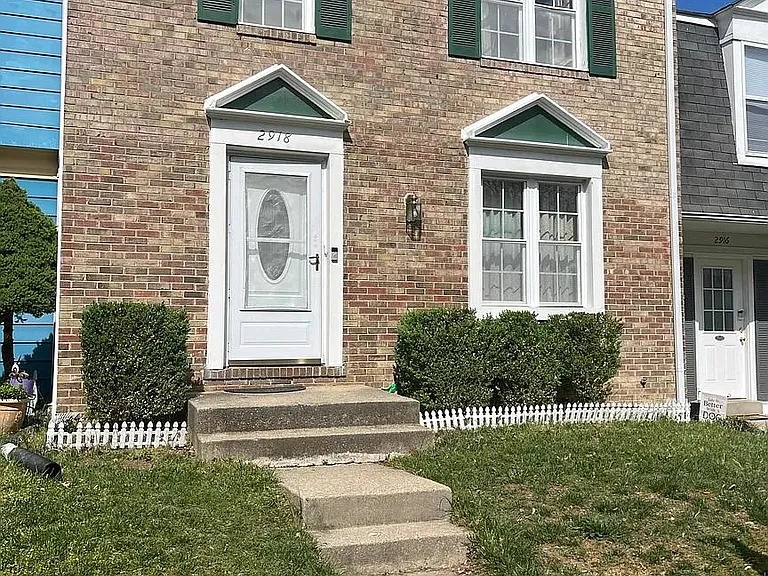 2918 Madeira Ct — Photo 1