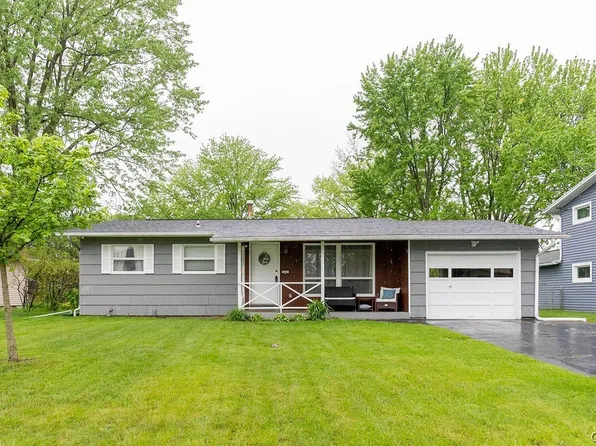 111 Washburn Dr, East Syracuse, NY 13057