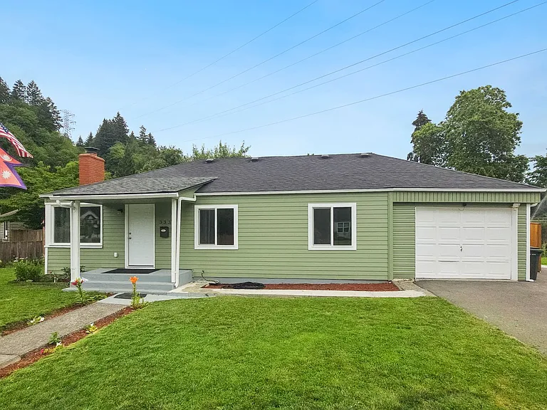 3330 SE 6th St — Photo 2