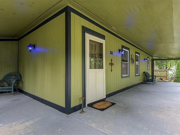 4th image of 301 NE Grand Ave