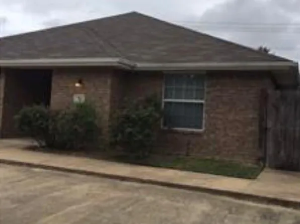 3748 Oldenburg Ln, College Station, TX 77845