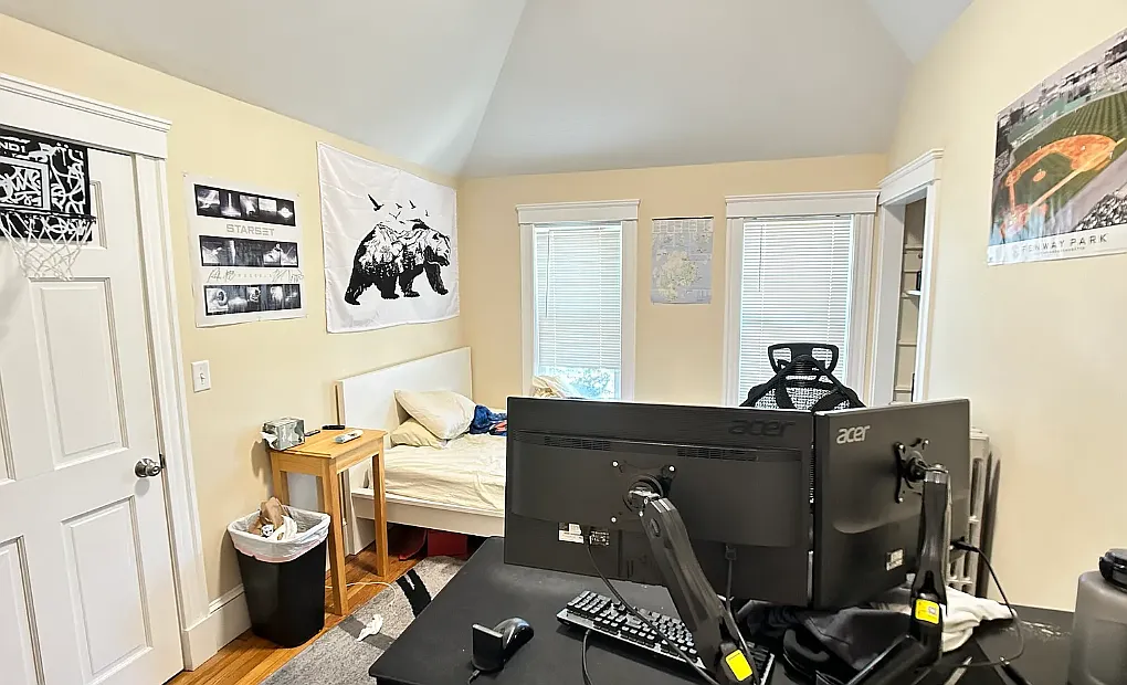6 bed, 9999 sqft, $4,900 — Photo 4